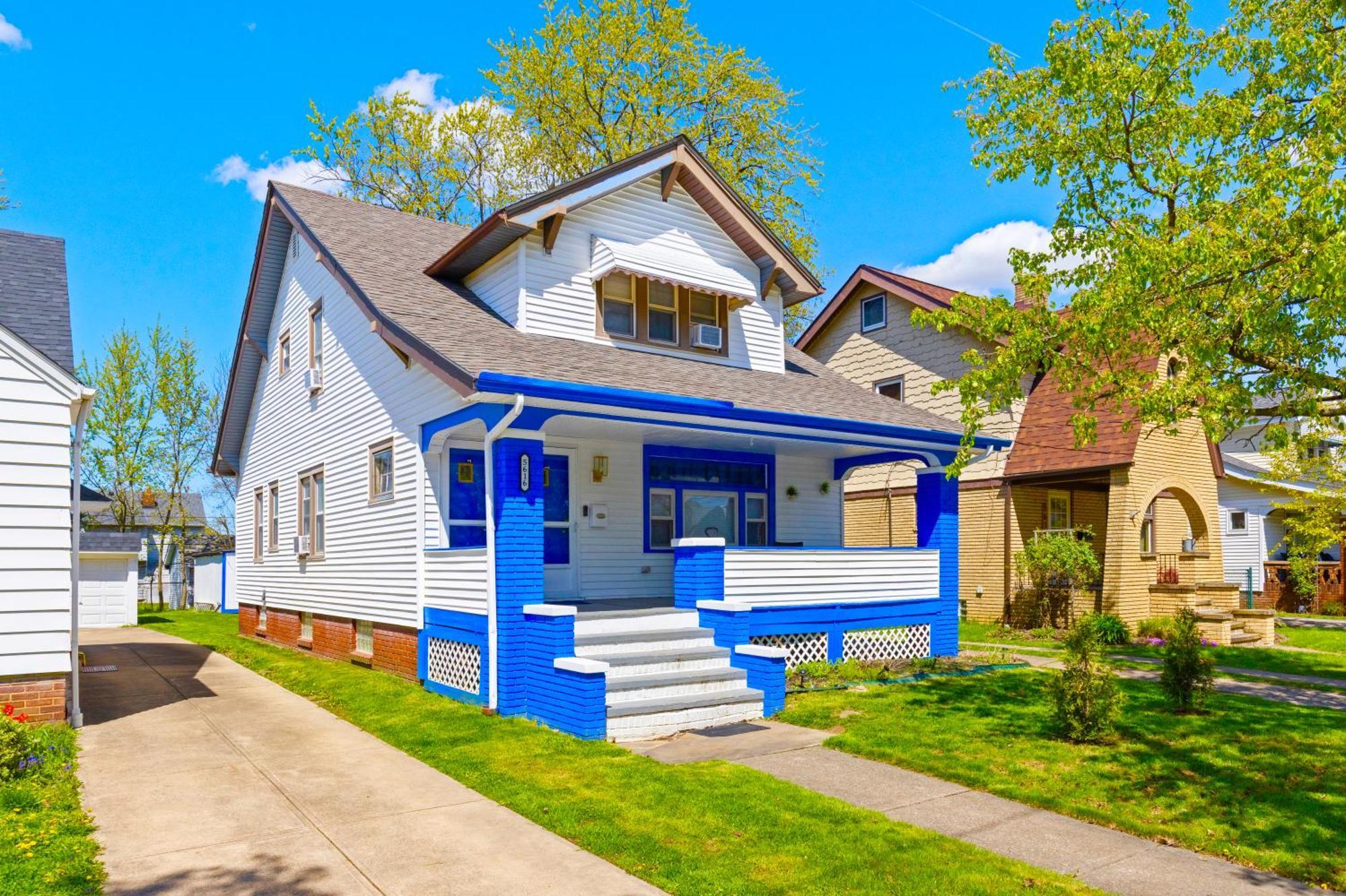 קליבלנד The Sapphire Haven - Your Old Brooklyn Oasis Awaits Families, Couples, Business Travelers Near Downtown With Parking, 300 Mb Wifi & Self Check-In מראה חיצוני תמונה