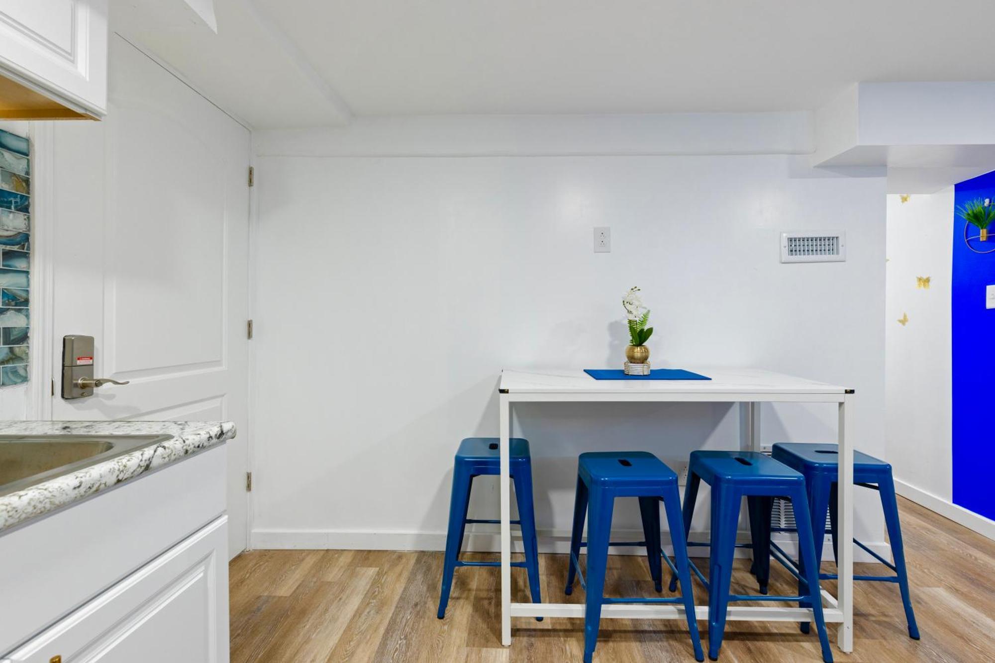 קליבלנד The Sapphire Haven - Your Old Brooklyn Oasis Awaits Families, Couples, Business Travelers Near Downtown With Parking, 300 Mb Wifi & Self Check-In מראה חיצוני תמונה