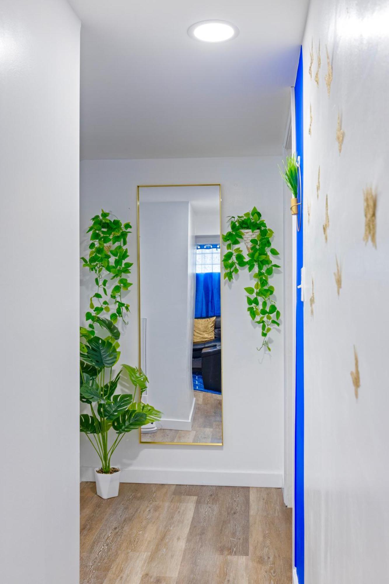 קליבלנד The Sapphire Haven - Your Old Brooklyn Oasis Awaits Families, Couples, Business Travelers Near Downtown With Parking, 300 Mb Wifi & Self Check-In חדר תמונה